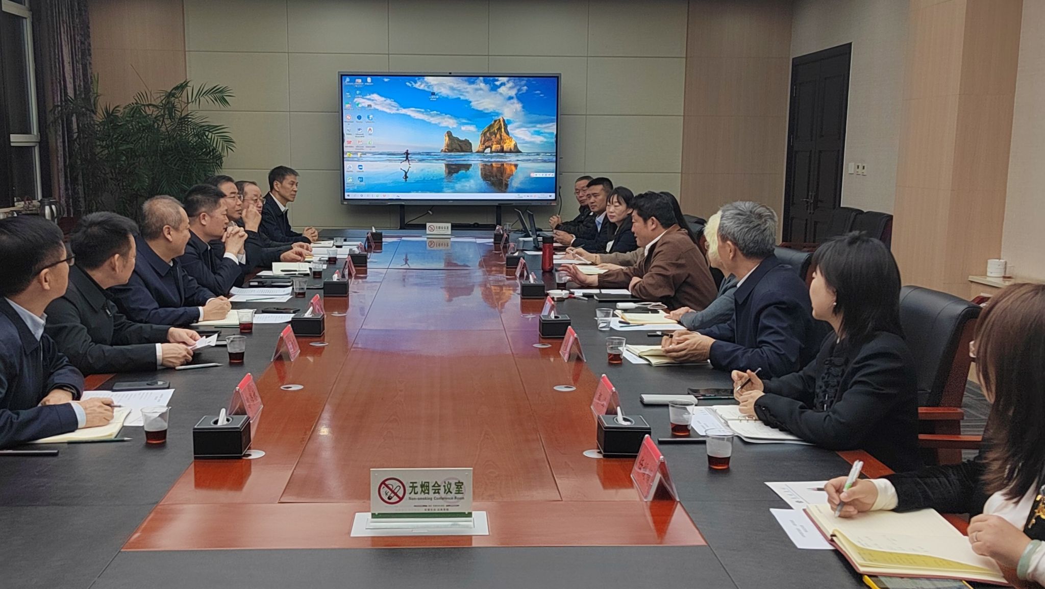 山西建投集团与太原康培集团举行工作会谈