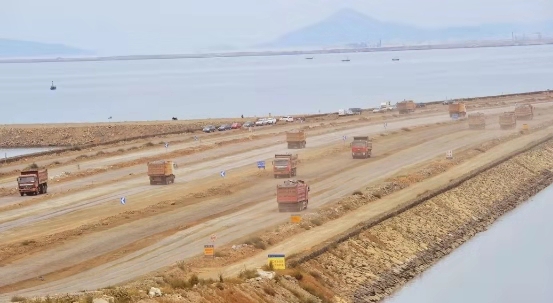 山西建投机械化集团助推世界最大海上机场龙8
